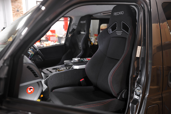 181115_RECARO SR-7F RS-G TOYOTA Hiace_.jpg